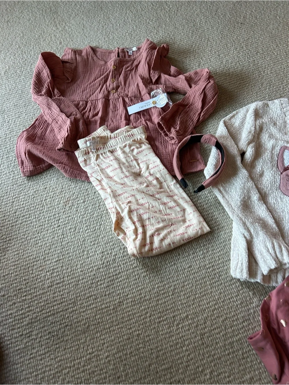 Girls' Cozy Cat Pajama Set in Dusty Rose and Cream size 7/8 New